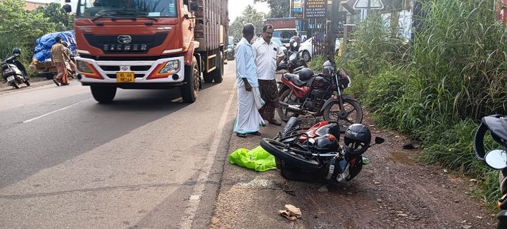 ടിപ്പർ ലോറിയും ബൈക്കും കൂട്ടിയിടിച്ച് ഒരാൾക്ക് പരിക്ക്