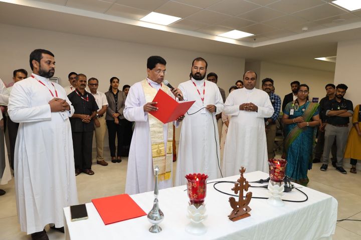 മാർ സ്ലീവാ മെഡിസിറ്റി പൾമണറി വിഭാ​ഗത്തിൽ നവീകരിച്ച വിവിധ ക്ലിനിക്കുകളുടെ ആശീർവാദം നടത്തി
