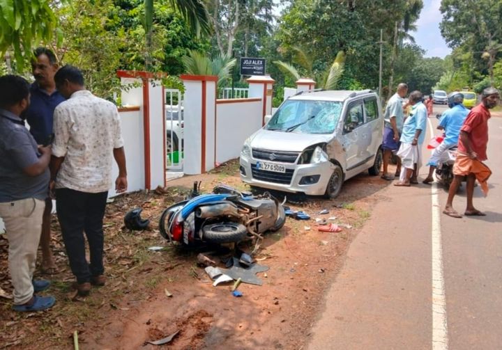 കാറും സ്‌കൂട്ടറും കൂട്ടിയിടിച്ച് രണ്ട് യുവാക്കൾക്ക് പരിക്ക്
