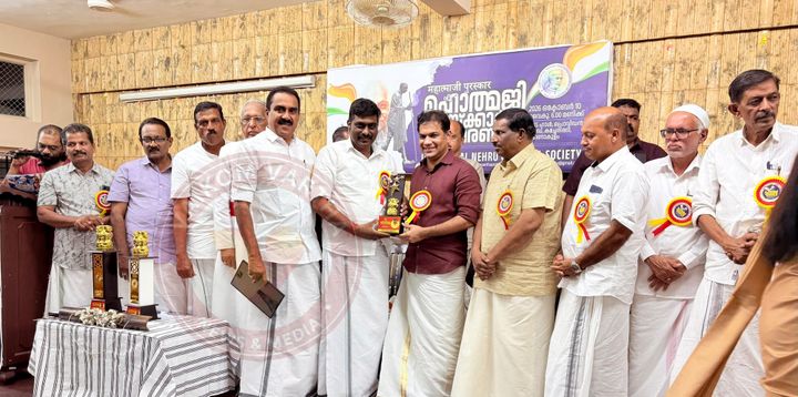 പൊതുസേവനത്തിന് അംഗീകാരം; പ്രീജു കെ. ശശി മഹാത്മജി പുരസ്കാരം ഏറ്റുവാങ്ങി