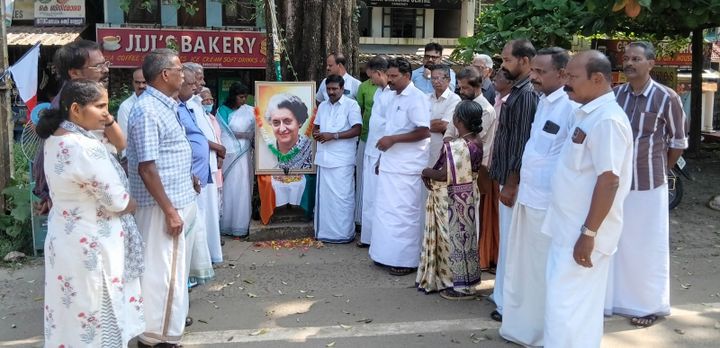 അനുസ്മരണവും പുഷ്പാർച്ചനയും