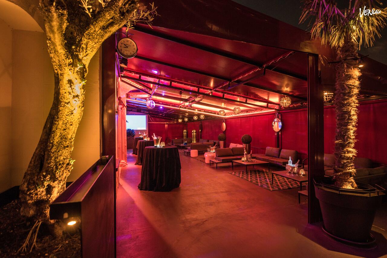 Atlantic Club: Club exclusivo en Barcelona con ambiente sofisticado, música increíble y el lugar perfecto para fiestas privadas y eventos llenos de glamour.