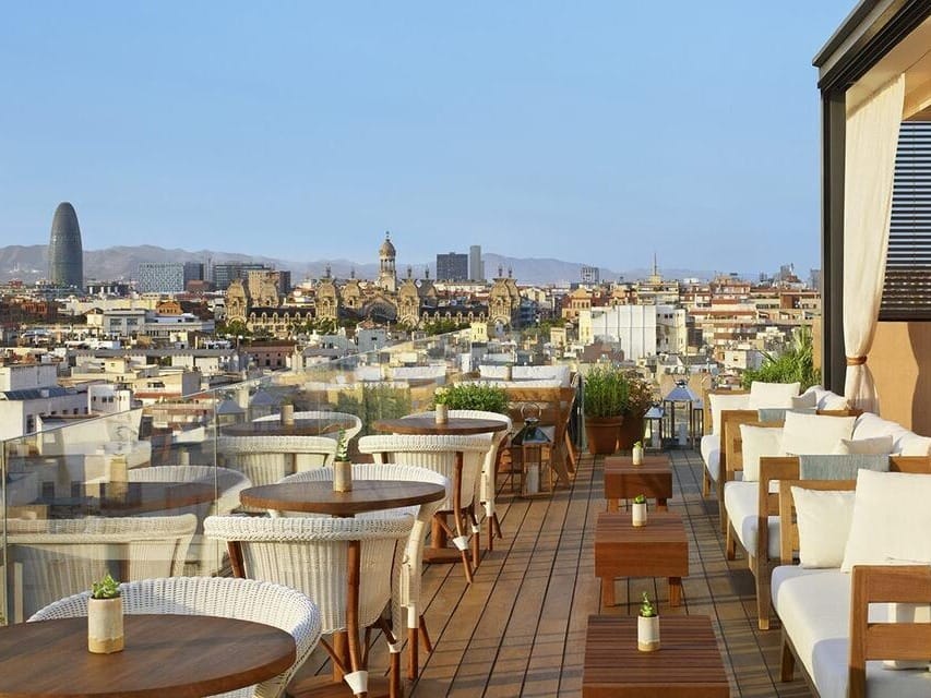 Azotea en Ciutat Vella: Exclusiva terraza en el centro de Barcelona con vistas impresionantes, ambiente privado y el lugar perfecto para celebrar cumpleaños con estilo.