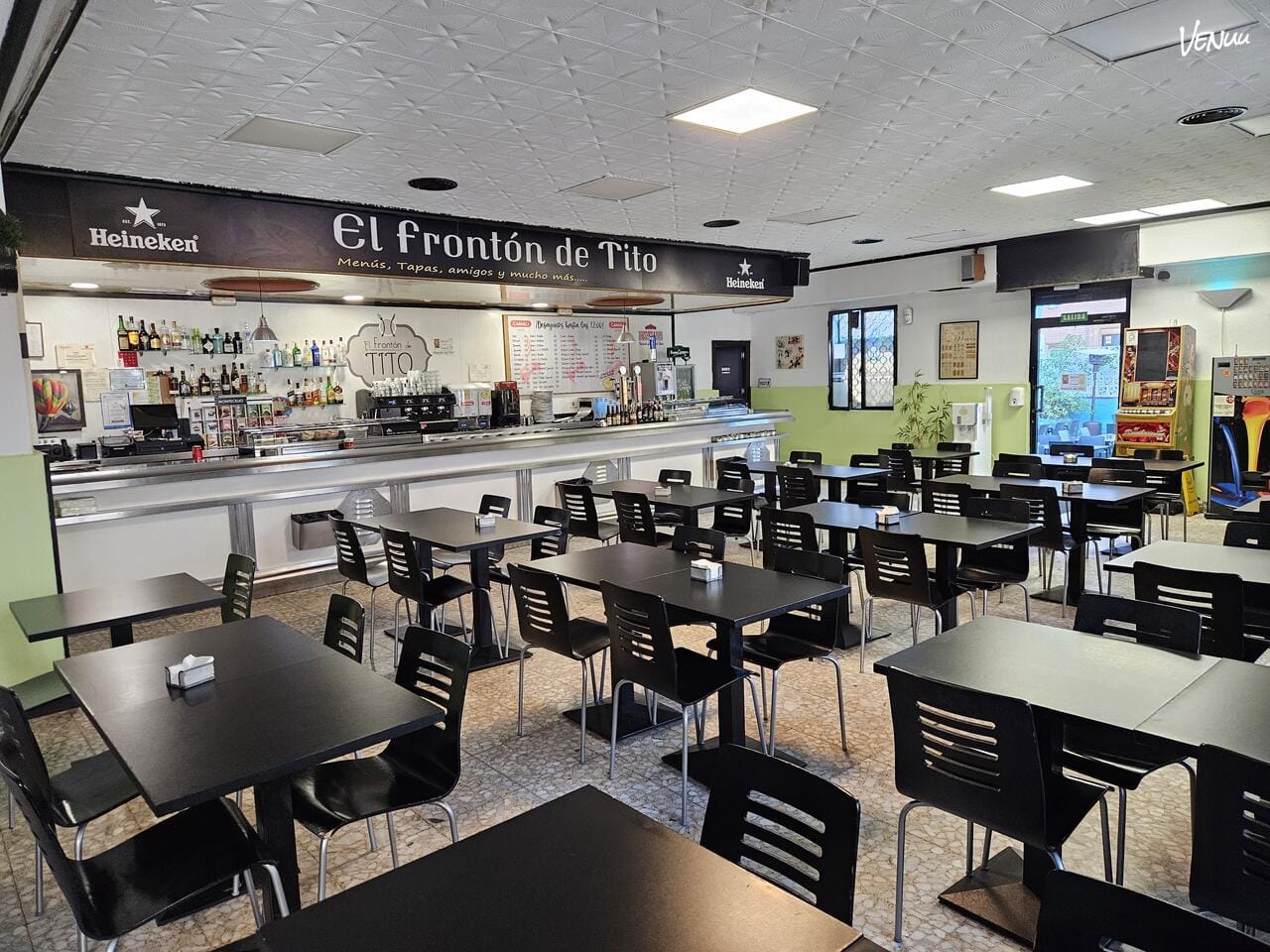 El Frontón de Tito – "Restaurante con pista de frontón donde puedes jugar antes de cenar. Perfecto para cenas de empresa activas y diferentes en Madrid."