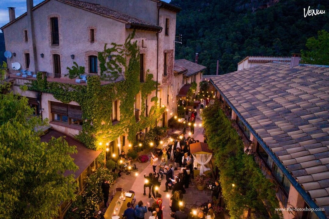 Masia El Follo: Masía tradicional con espacios amplios y un ambiente acogedor, ideal para fiestas privadas y reuniones con encanto en Barcelona.