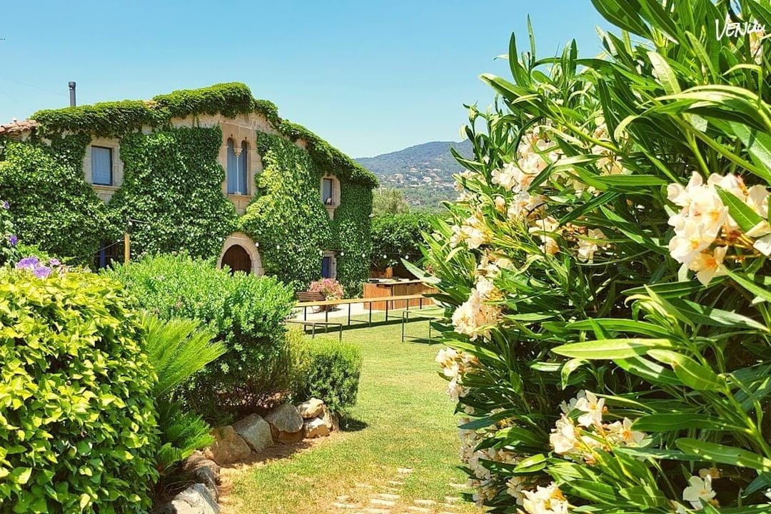 Masia Can Tosca: Masía catalana con un entorno rural encantador, perfecta para eventos privados, celebraciones y fiestas exclusivas. 