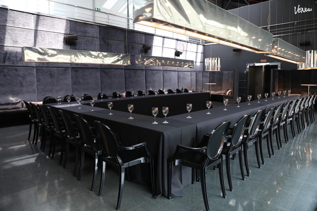 Truss Madrid – Sala VIP – "Sala VIP con un ambiente exclusivo, ideal para reuniones privadas, eventos premium y networking de alto nivel."