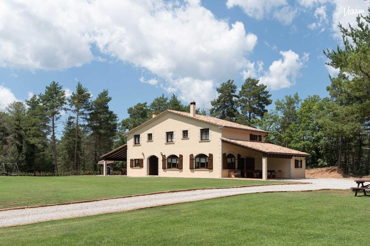 Xuriguera de Salsellas: Masía rústica con encanto, rodeada de naturaleza, perfecta para eventos privados y fiestas con ambiente exclusivo en Barcelona.