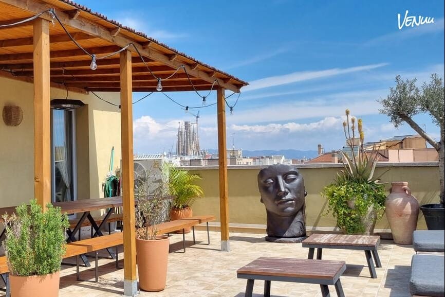 Ático Mediterráneo, un rooftop en Barcelona perfecto para despedidas de soltera con vistas y glamour.