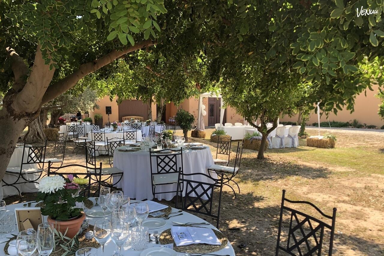 Finca rústica con jardines y árboles centenarios perfecta para comuniones originales en Castellón.