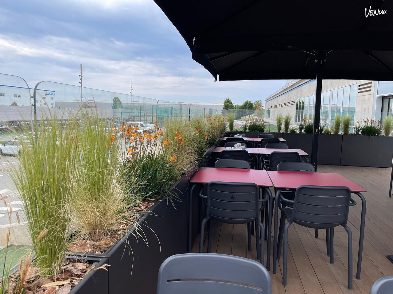  Arrozal Terrassa, un restaurante en Hospitalet donde las fiestas incluyen buena comida y mejor ambiente.