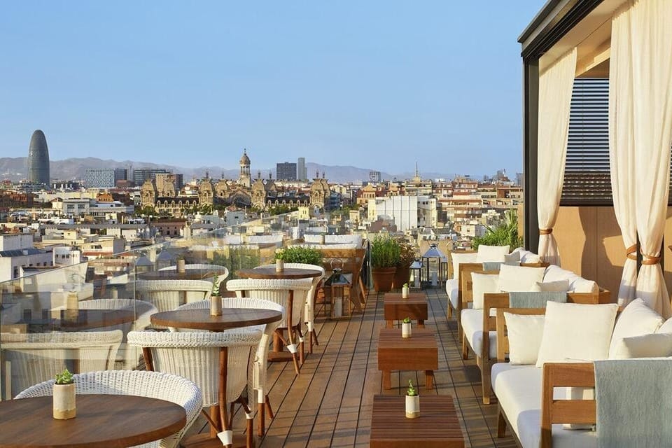Azotea en Ciutat Vella, rooftop con vistas para cumpleaños elegantes y urbanos.