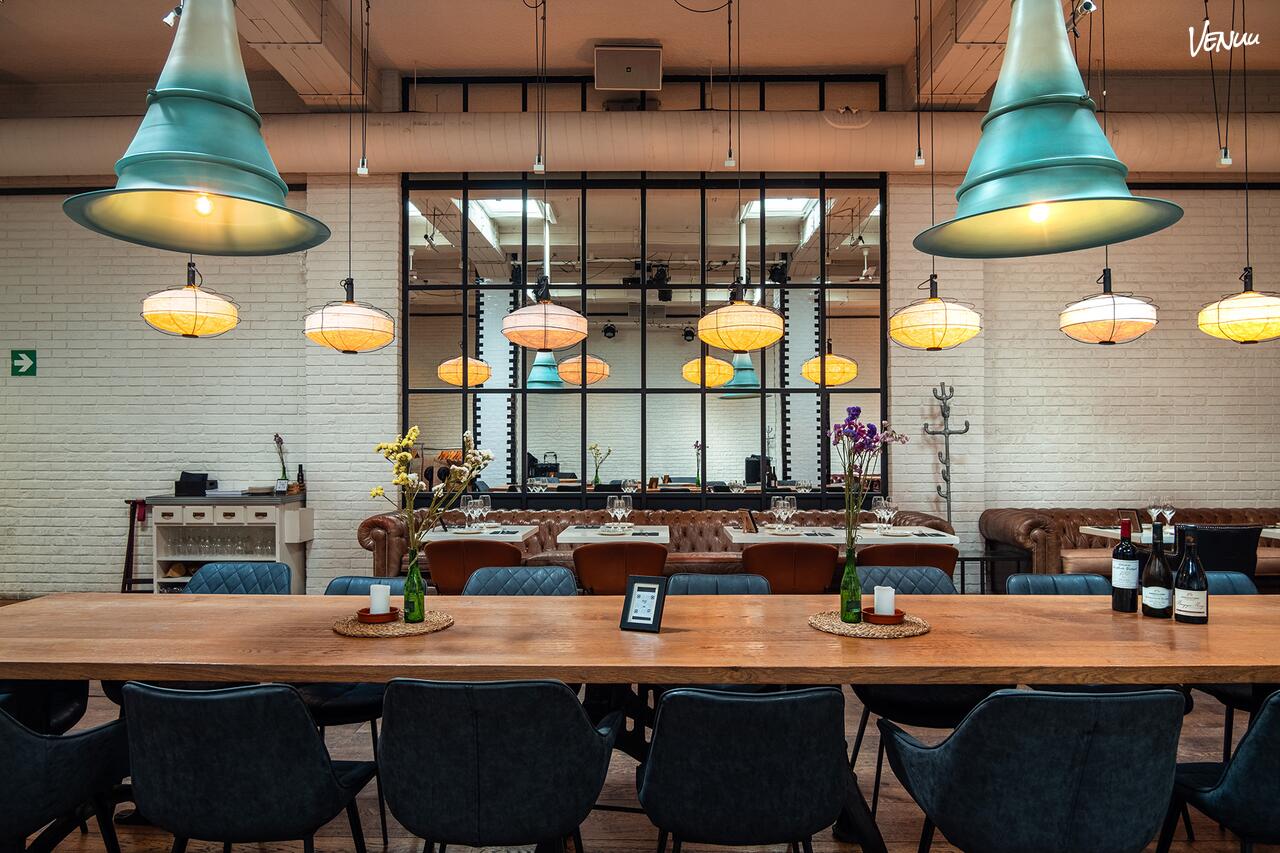 Bistró Art, un restaurante en Barcelona con un toque artístico y elegante para bodas pequeñas.