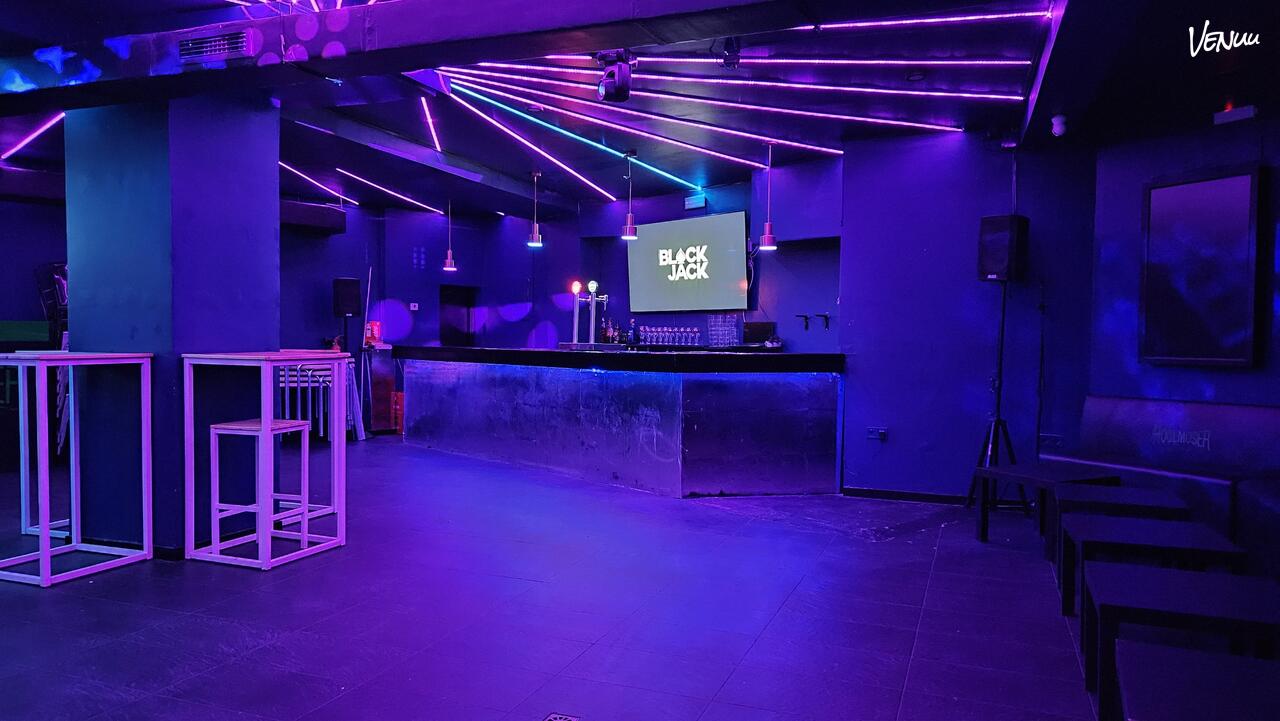  Black Jack Club Madrid, un club exclusivo en Madrid donde cada evento se siente como una gran apuesta ganadora.