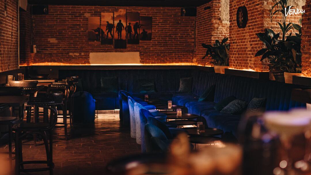 Bunker Cocktail Bar, un bar secreto en Madrid perfecto para despedidas de soltera con cócteles premium.