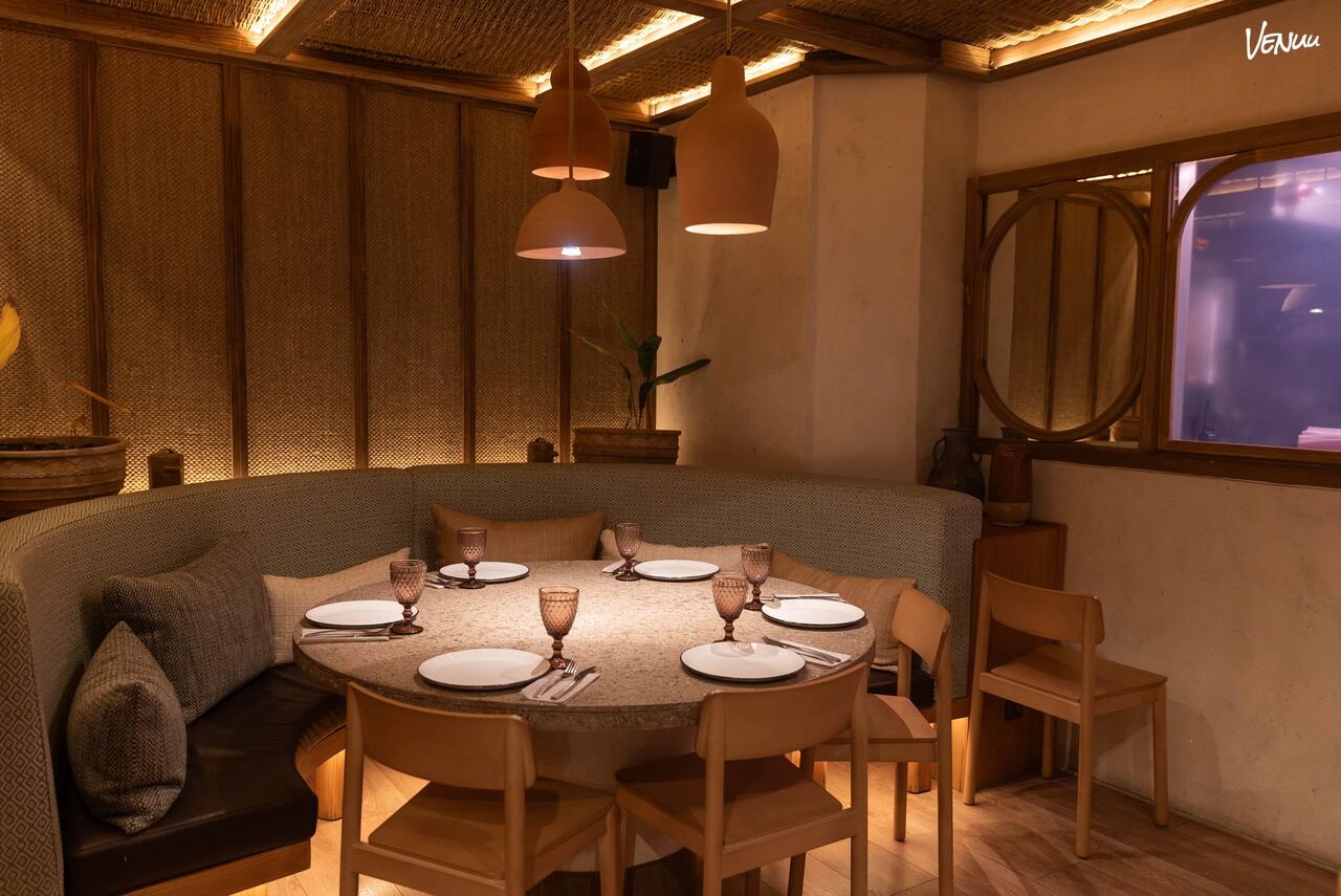 Casa Candela, un restaurante en Barcelona donde los 18 se celebran con fuego y pasión.