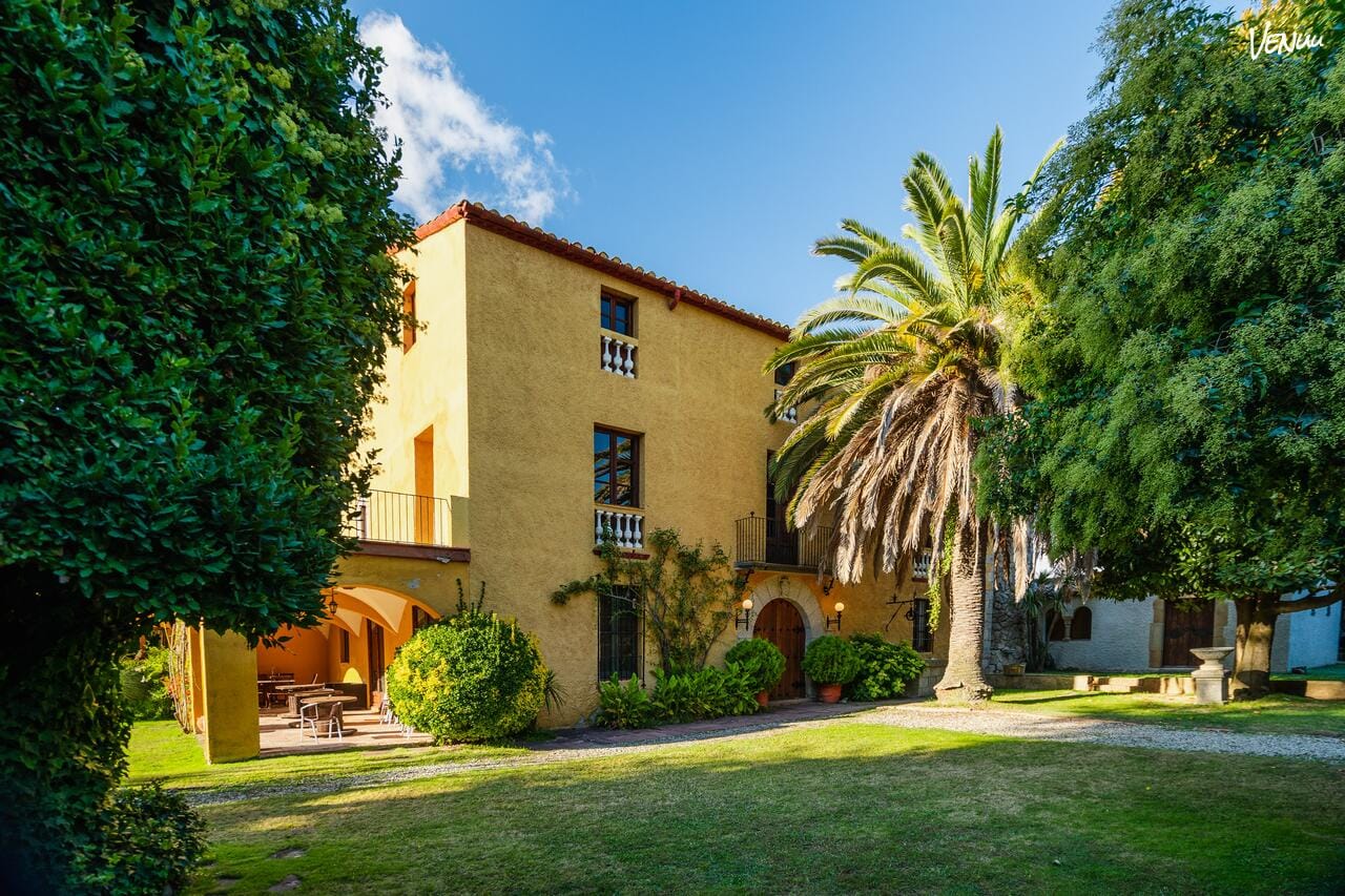 Can Massaguer - Zona Exterior: Masía espectacular cerca de Barcelona con amplios espacios exteriores para fiestas privadas. Perfecta para cumpleaños con barbacoa, música y amigos sin límite de decibelios.