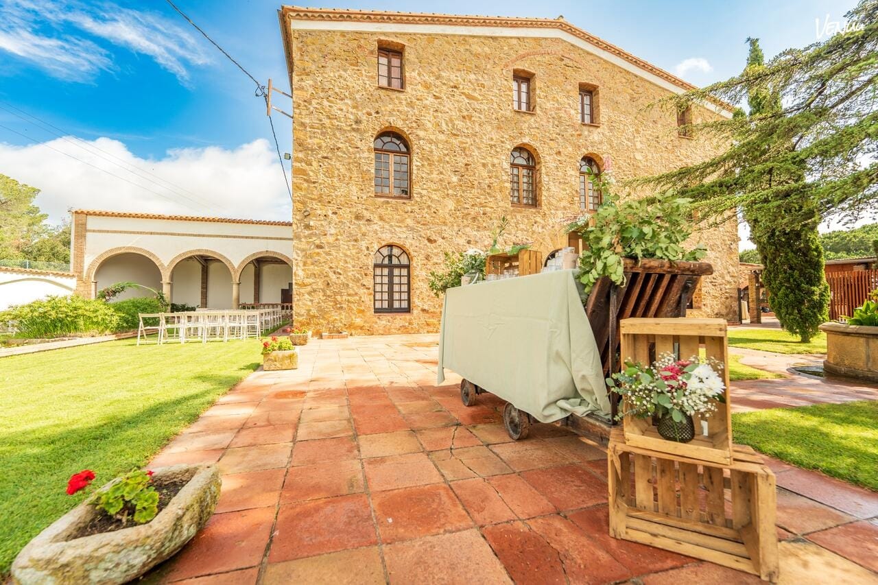 Can Tarranc - Jardín del Estanque, un rincón mágico en Barcelona para bodas junto al agua.