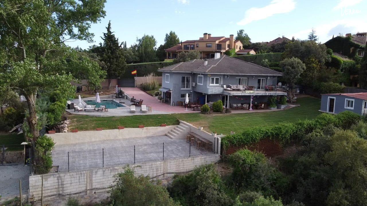  Chalet romántico con vistas espectaculares para escapadas íntimas con clase.