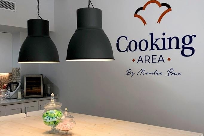 Cooking Area, un espacio perfecto en Barcelona para eventos de empresa con cocina en equipo.
