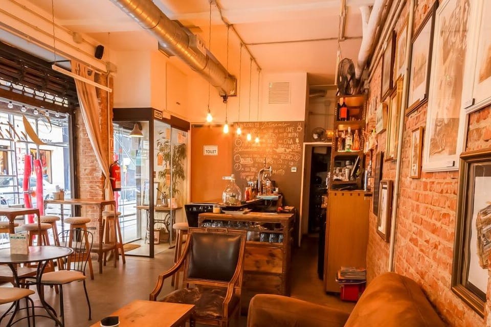 Ditirambo Food & Drinks, un restaurante en Madrid donde los eventos saben mejor con una copa en la mano.