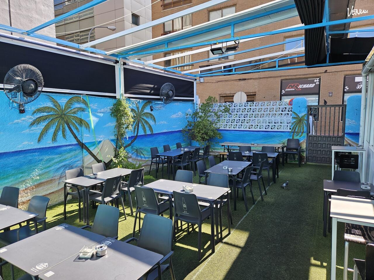 El Frontón de Tito - Terraza, un restaurante en Madrid donde las comuniones se celebran con comida de verdad.