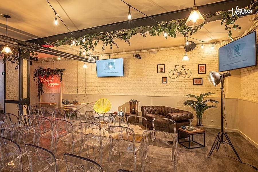 Espacio Cromátika, un local en Madrid ideal para eventos de empresa con un diseño moderno y creativo.