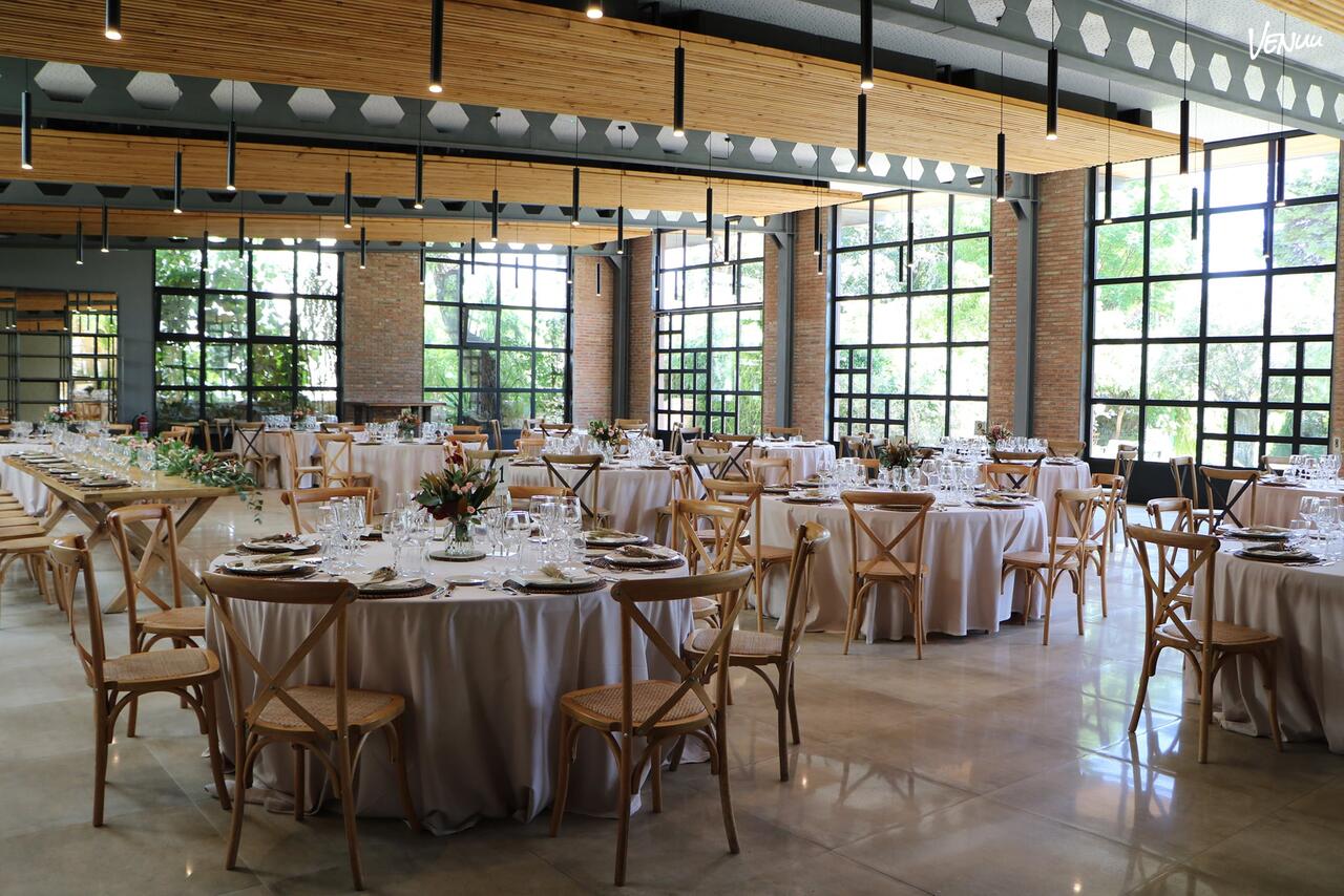 Finca Santa Luzia - Salón, un espacio en Valencia para celebraciones y eventos privados con estilo.