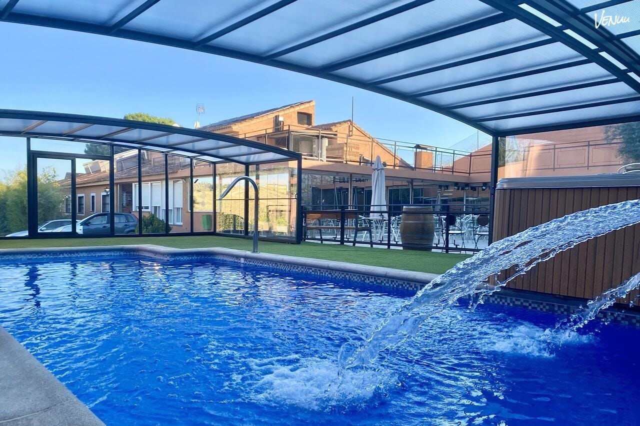 Fuente Cardena - Casa 2, una finca con piscina en Madrid donde los cumpleaños se celebran con elegancia y diversión.
