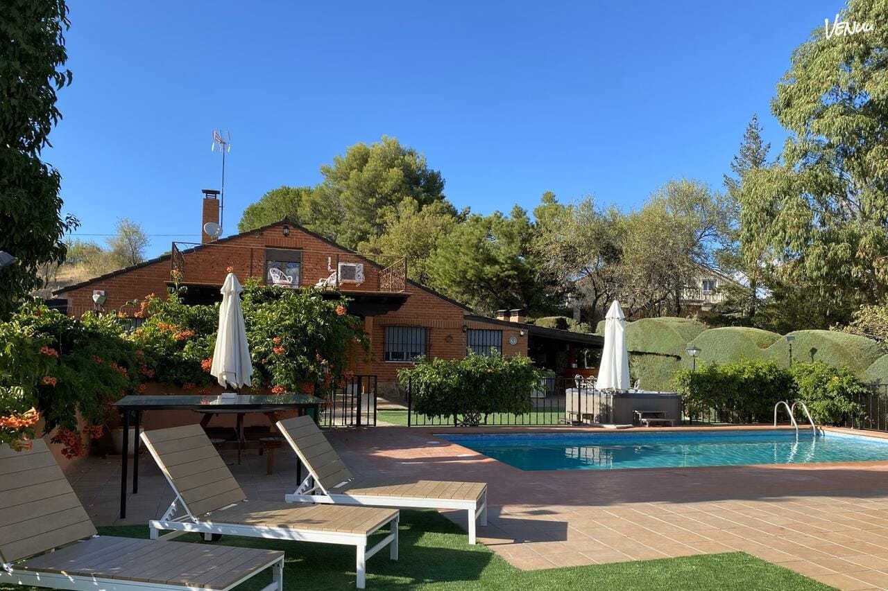  Fuente Cárdena Casa 1, Finca elegante con jardín y piscina para eventos y fiestas privadas en Madrid.