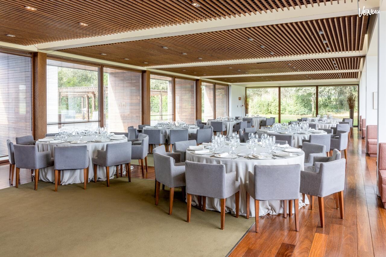Terraza Banquetes RCG El Prat, espacio elegante al aire libre ideal para bodas inolvidables.