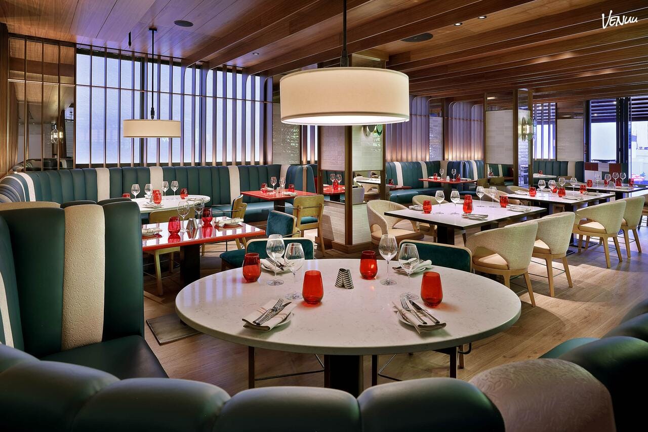 Hard Rock Hotel Madrid - Sessions Restaurant: Restaurante con espíritu rockero en el Hard Rock Hotel de Madrid. Hamburguesas épicas, cócteles potentes y una atmósfera animada.