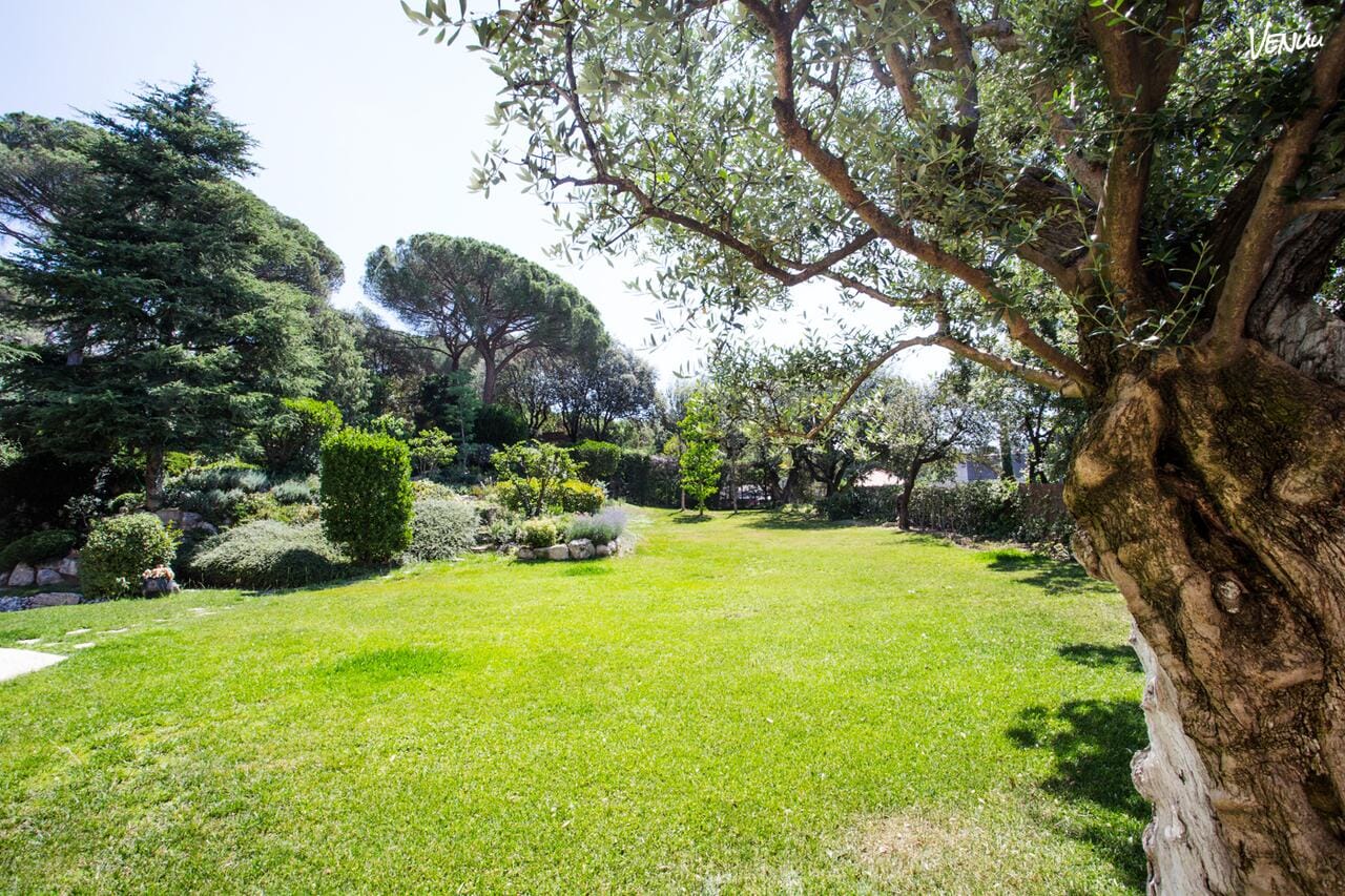 Hotel Edelweiss - Jardín, un espacio exclusivo en Barcelona para eventos con estilo.