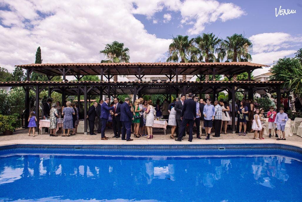  Hotel rural con jardín y restaurante, perfecto para comuniones cómodas y elegantes en Valencia.