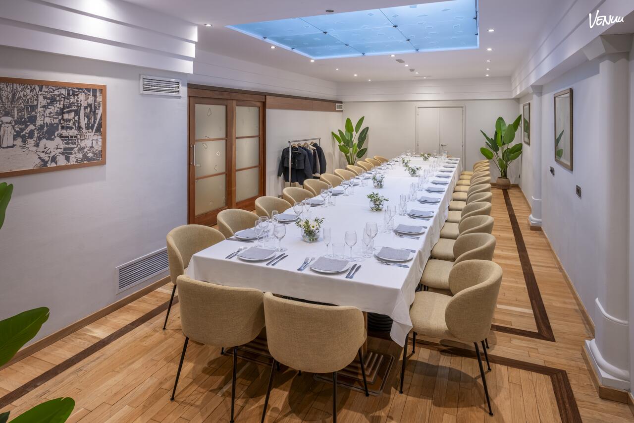 Hotel Rivoli Rambla - Sala Ateneu, un restaurante en Barcelona con reservados para grupos donde puedes hablar, reír y gritar sin miradas incómodas.