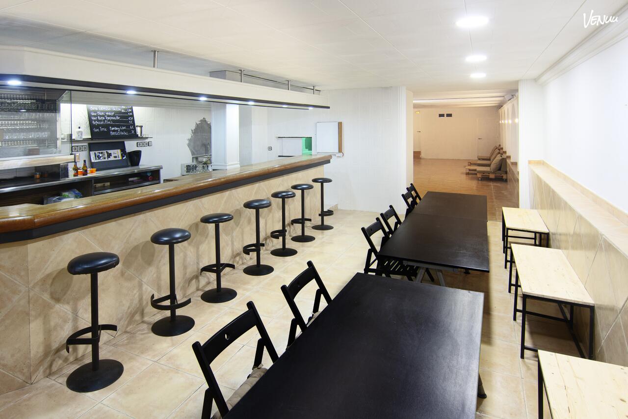 Inspansiva Bar - Sala Polivalente, un local en Barcelona ideal para fiestas infantiles activas y dinámicas.