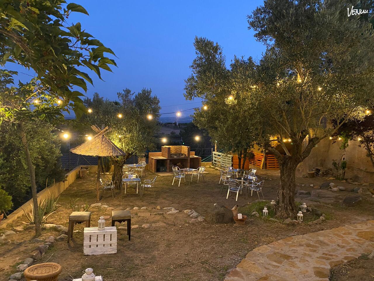 Jardines de L'Olivera, con un toque rústico y encantador.