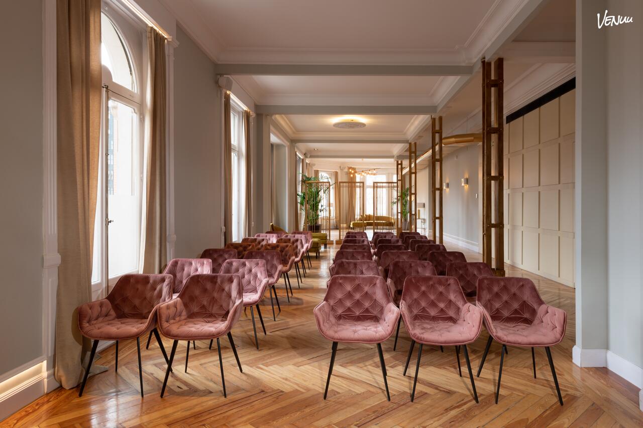  Leclab, espacio creativo y moderno para reuniones íntimas con estilo.