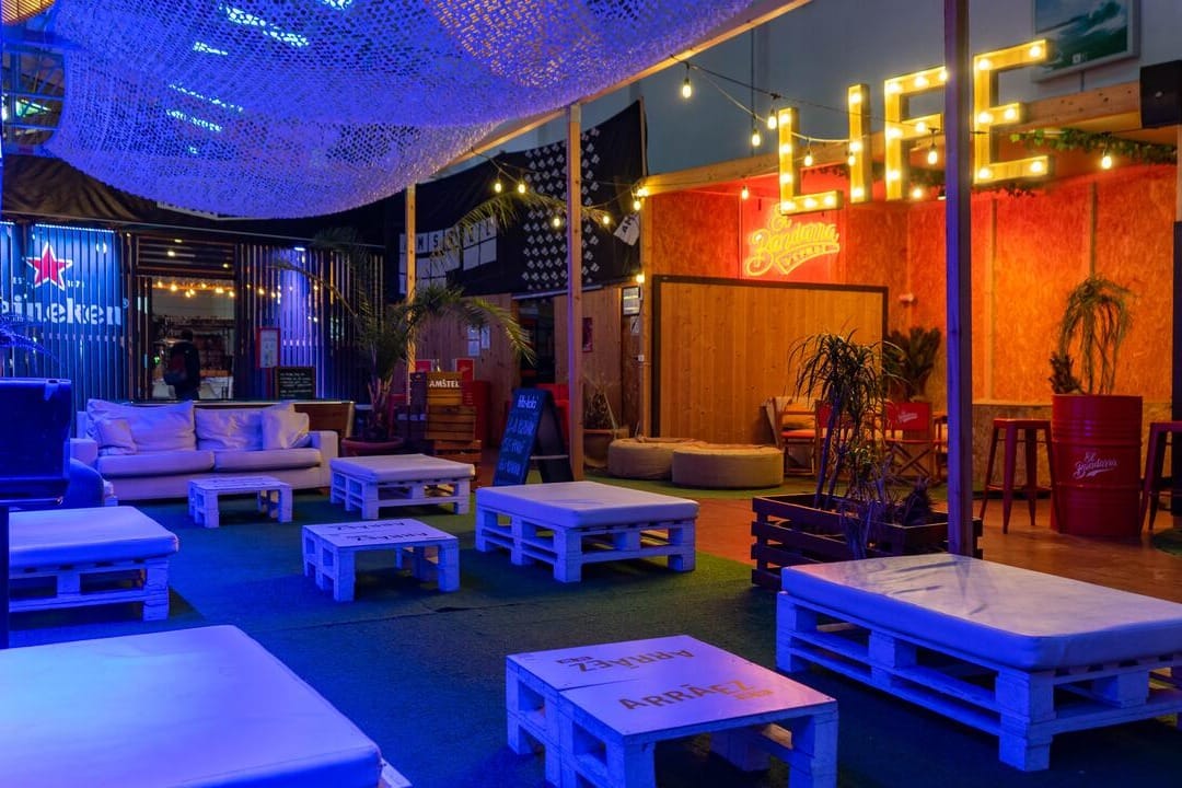  La Casa de la Mar, nave industrial para eventos musicales, relajados y muy cool.