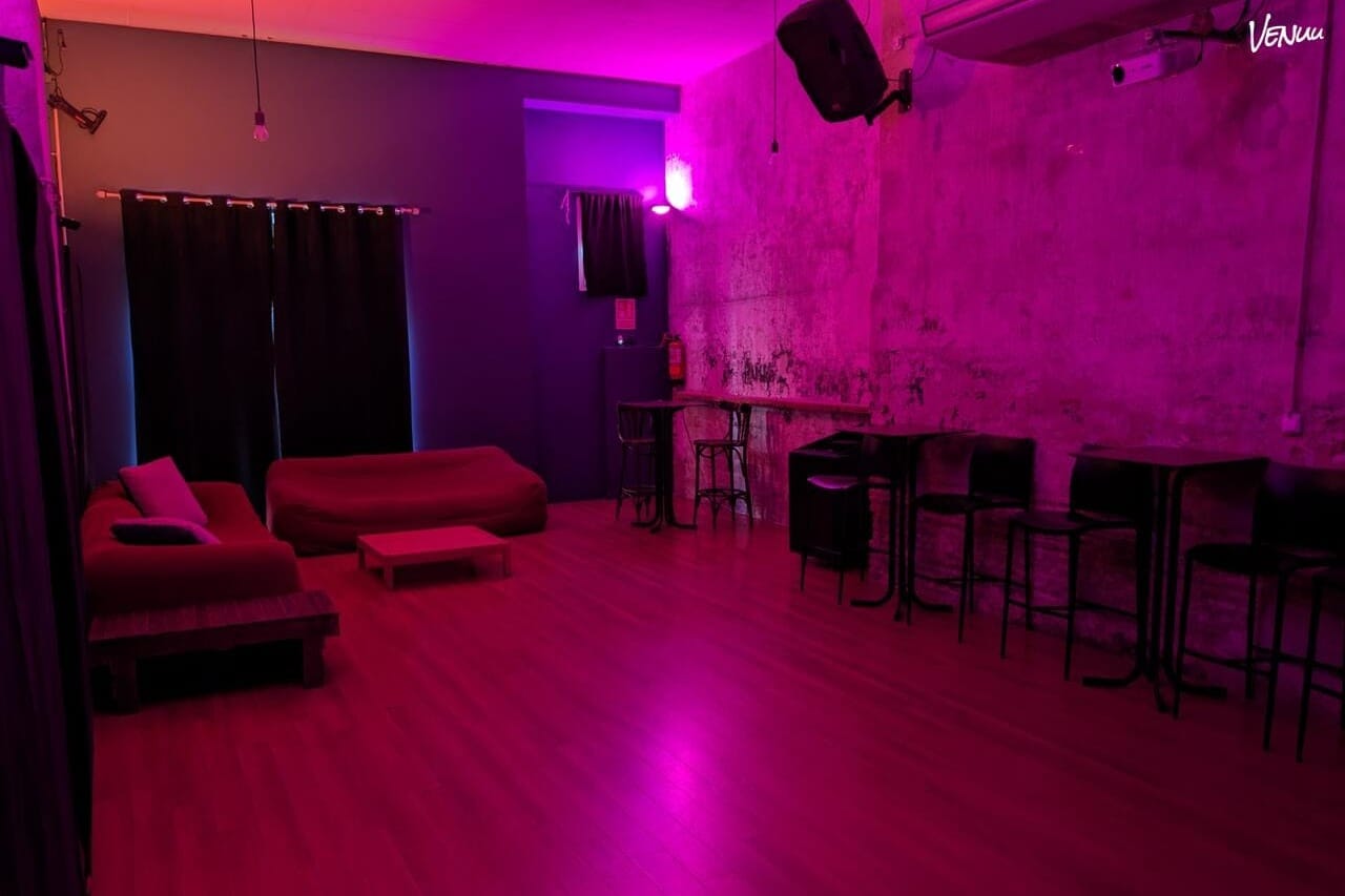 La Escuela de Ruzafa Sala Mediana, un espacio versátil y creativo perfecto para celebraciones con personalidad.