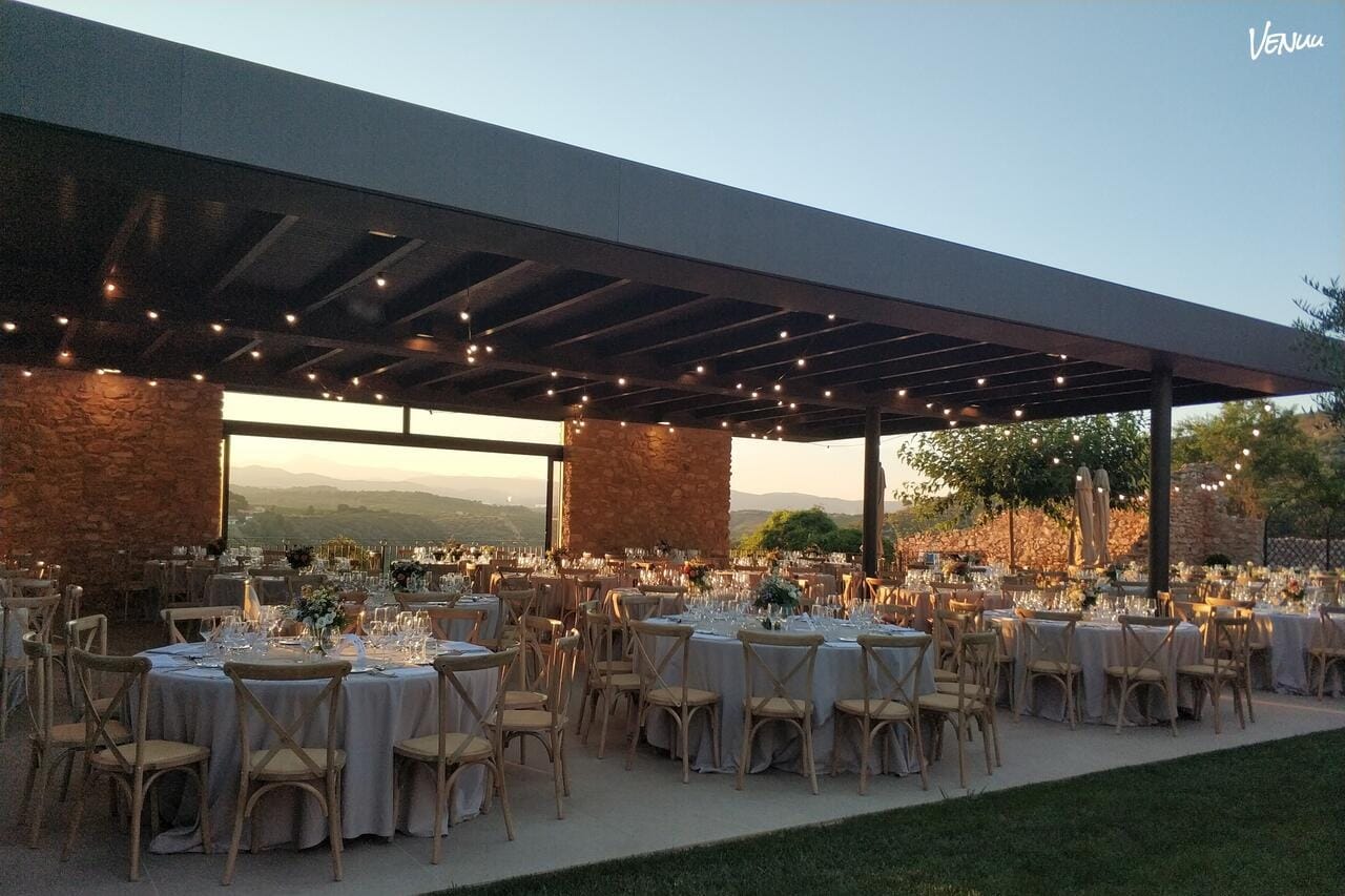 Masía con encanto, jardines y salones interiores para comuniones inolvidables cerca de Castellón.