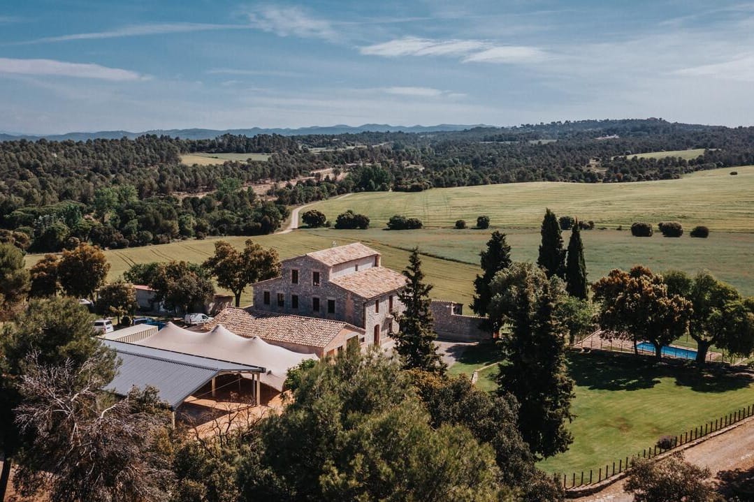 Les Quingles, una finca con vistas espectaculares y encanto rural para bodas con alma.