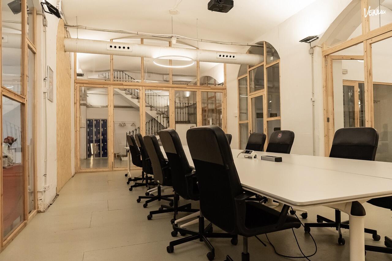  MOB Bailén - Sala Hedy Lamarr, un coworking en Barcelona donde la productividad y la creatividad van de la mano.