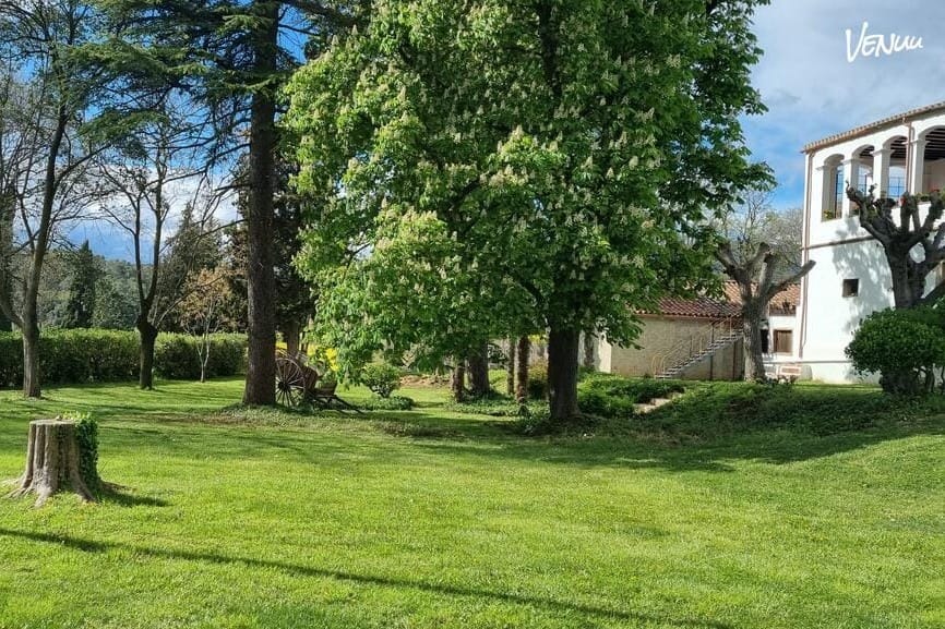 Manso Esmandia, una masía con encanto rústico y vistas impresionantes.