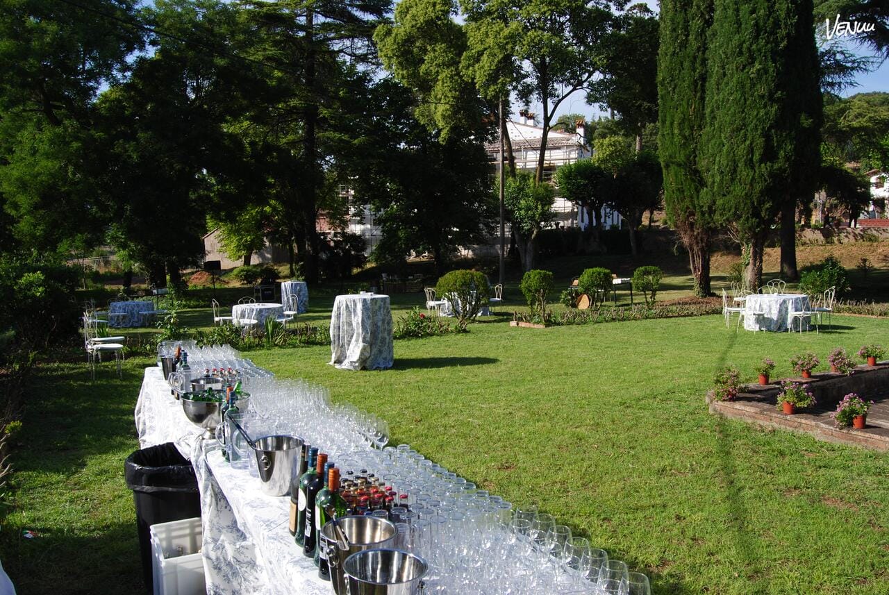 Manso Esmandia, una finca histórica con jardines y alojamiento para bodas épicas cerca de Barcelona.