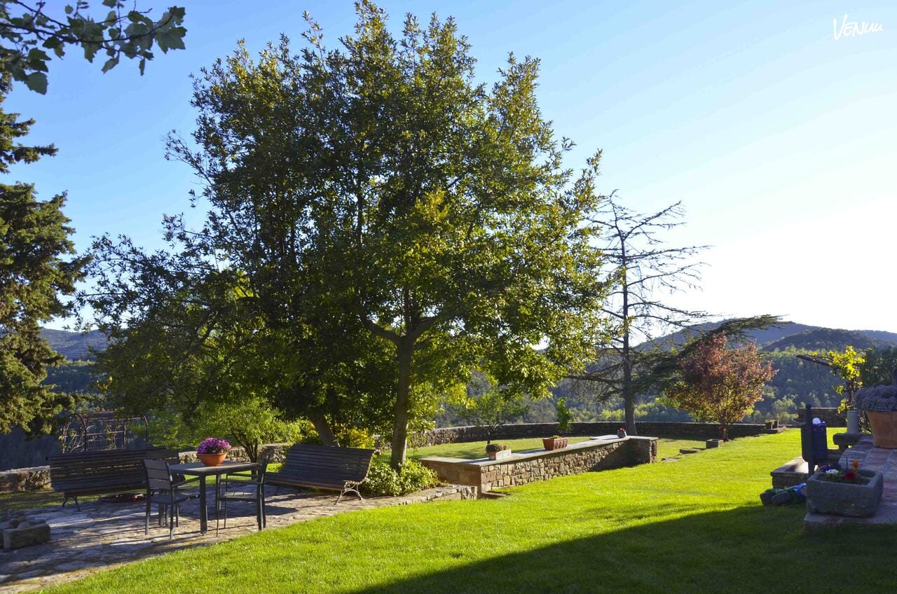 Mas Postius - Exterior: Masía con un enorme espacio al aire libre, perfecta para fiestas privadas sin límites. Aquí el único techo es el cielo y la única regla es disfrutar.