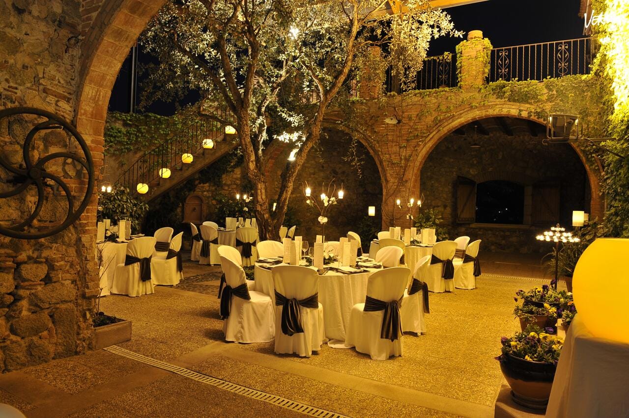 Mas de Sant Lleí - Patio Interior, un jardín en Barcelona con un encanto único para eventos privados.
