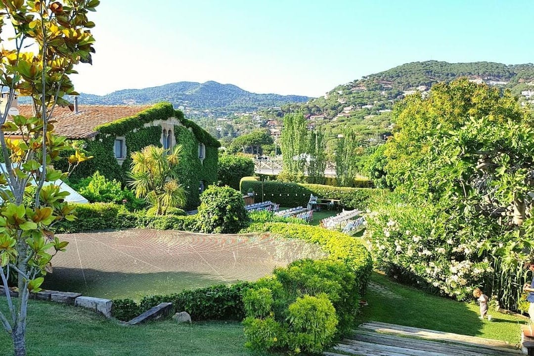 Masía Can Tosca: Masía rústica y con encanto, perfecta para celebraciones privadas con un aire acogedor y auténtico. Aquí el vino fluye y las risas nunca faltan.