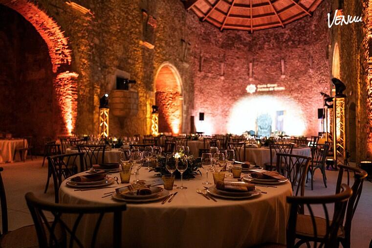 Monasterio para bodas en el Montseny, un espacio histórico y espiritual perfecto para ceremonias inolvidables.