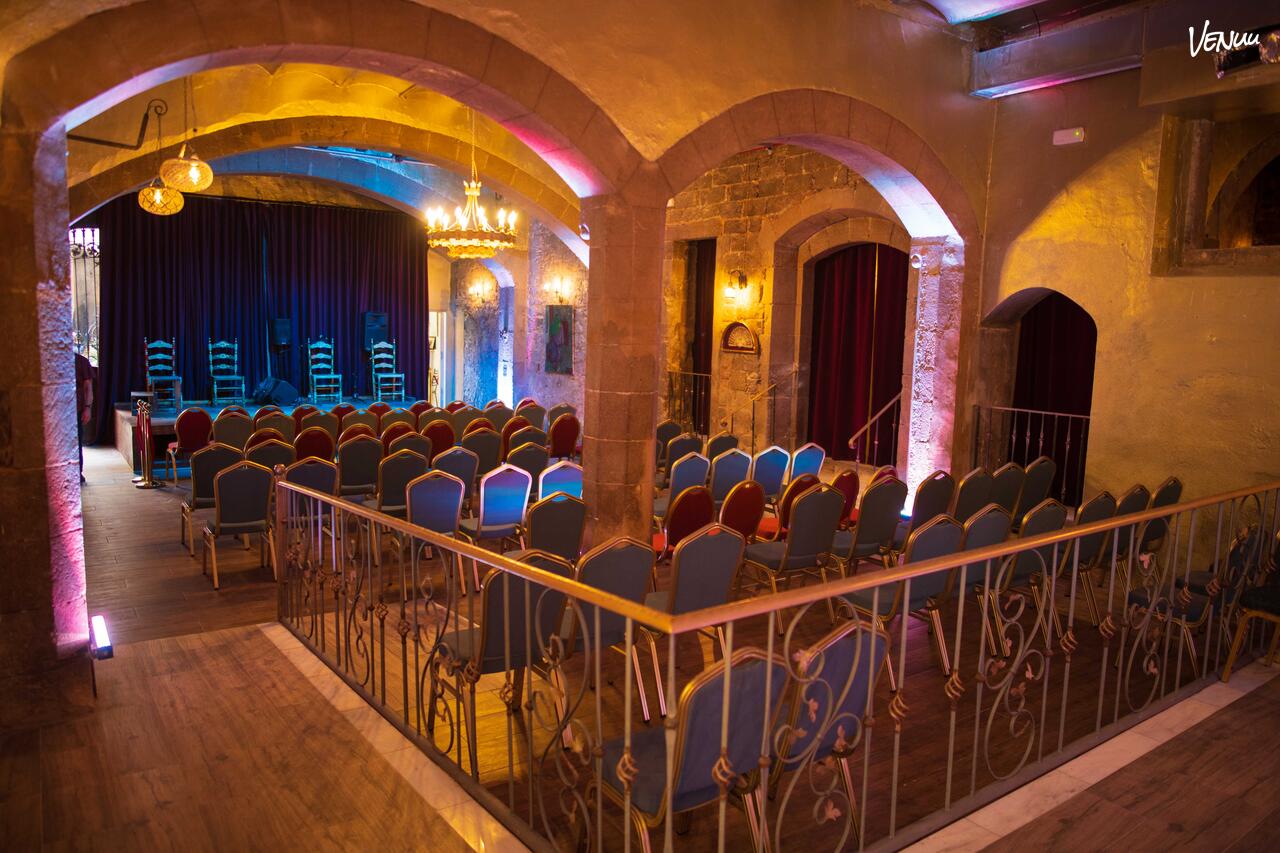 Palau Dalmases - Salón Barroco, un espacio histórico en Barcelona ideal para eventos corporativos de alto nivel.